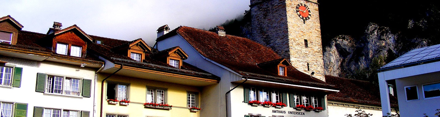 Blick in den Ortskern von Unterseen bei Interlaken.