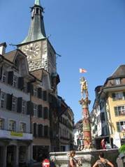 St.-Ursen-Brunnen und Zeitglockenturm in Solothurn