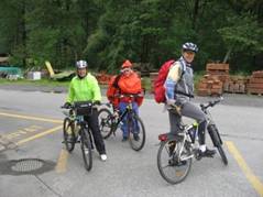 Radlergruppe vor dem Aufbruch.