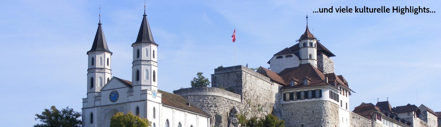 Festung Aarburg mit der charakteristischen doppeltürmigen Kirche