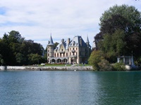 Blick auf Schloss Schadau am Thunersee.