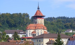 Blick auf die Schlosskirche von Niedergösgen